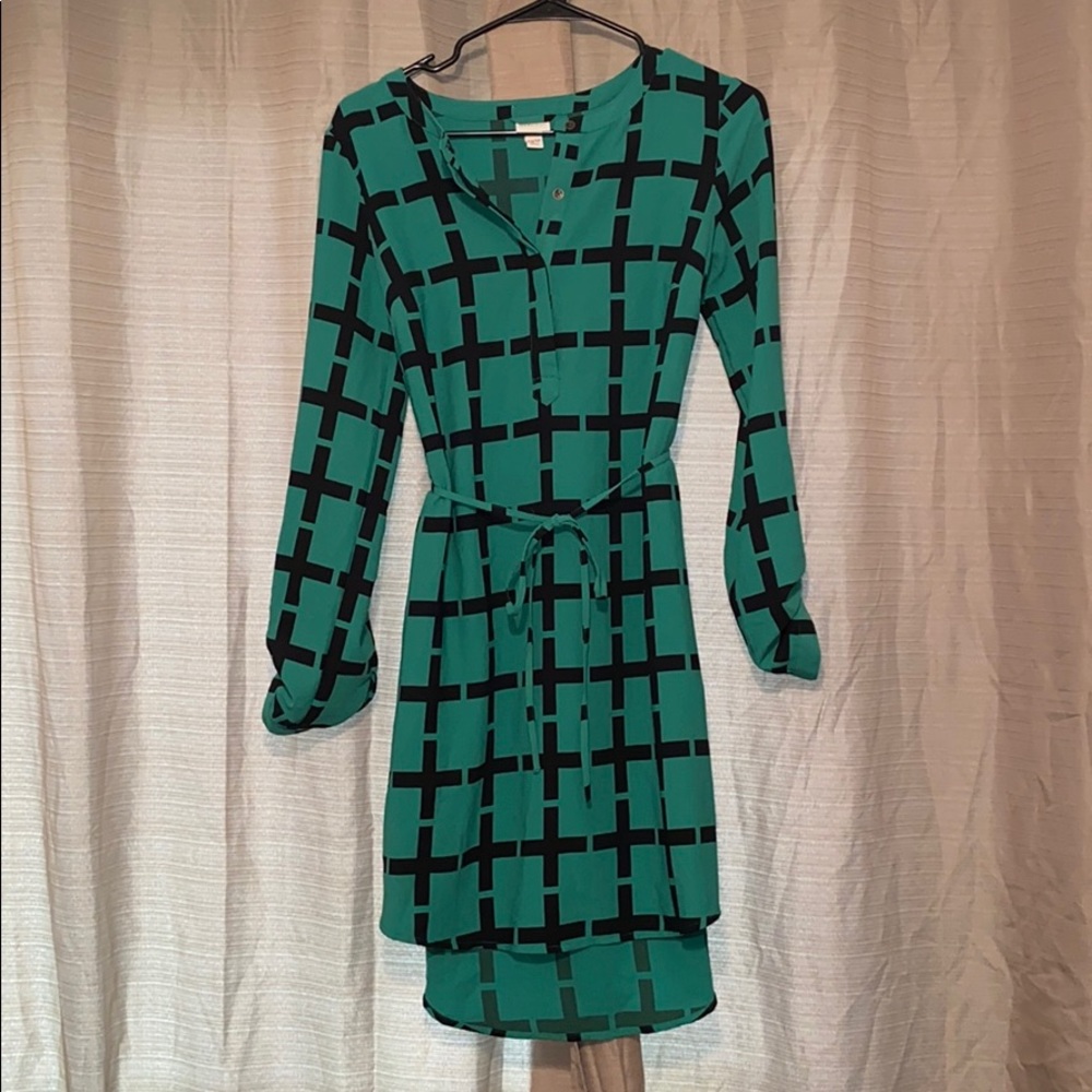 Green dress with pattern.
